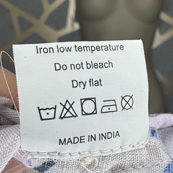 Las Surenas Amor shirt dress is a button-down style - Picture 7 of 11